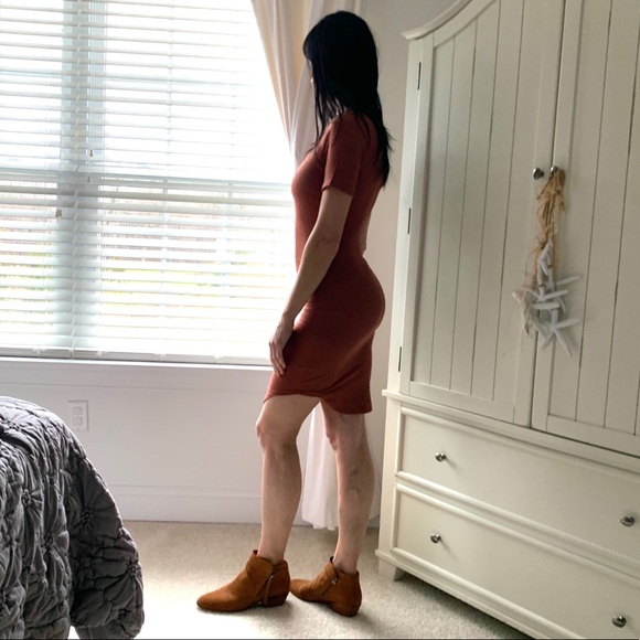 Short Sleeve Ribbed Dress - Picture 3 of 6